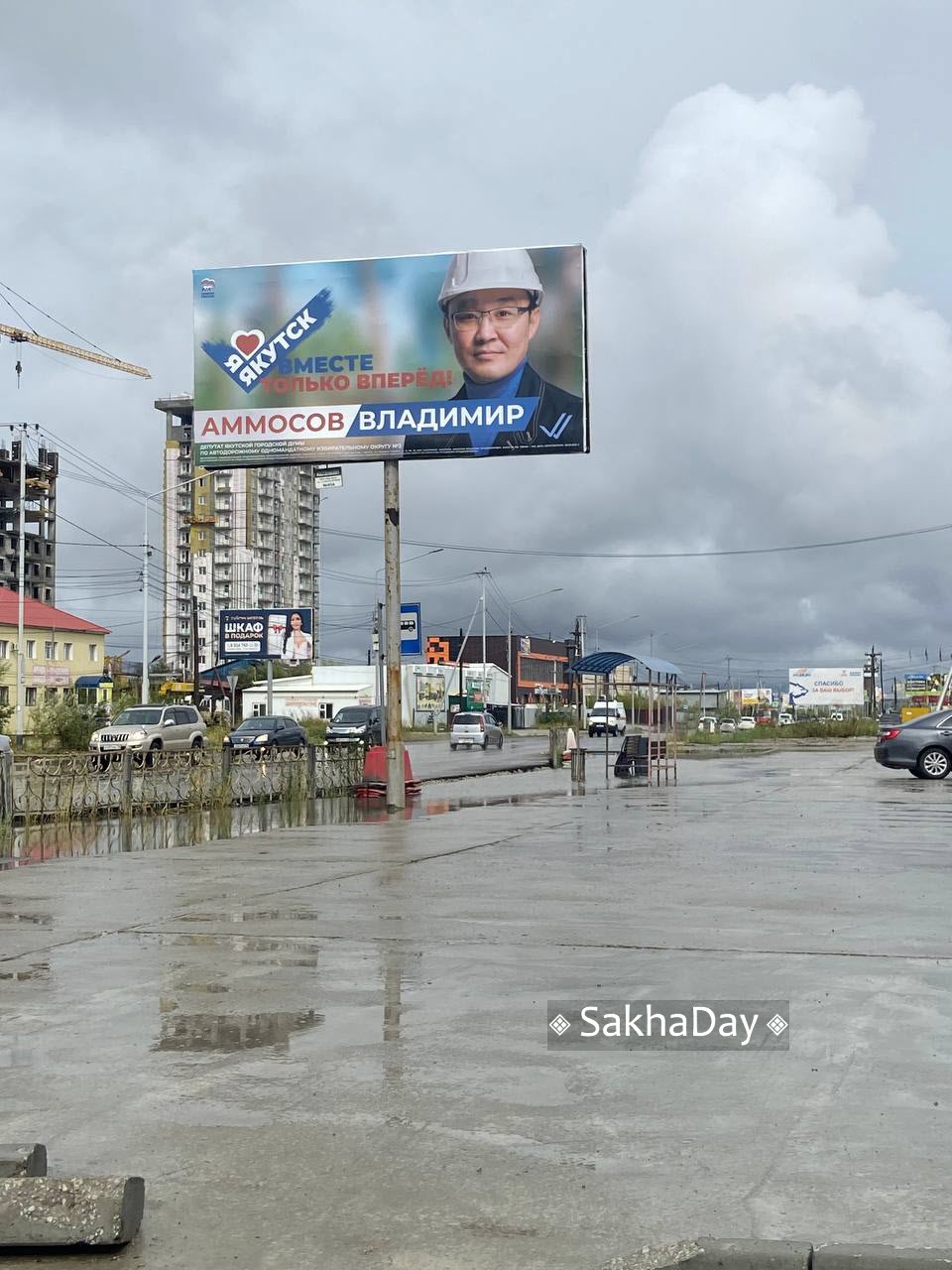 Аммосов vs Лужа. Непобедимая лужа, с которой боролся руководитель СЭГХ, вернулась и затопила остановку