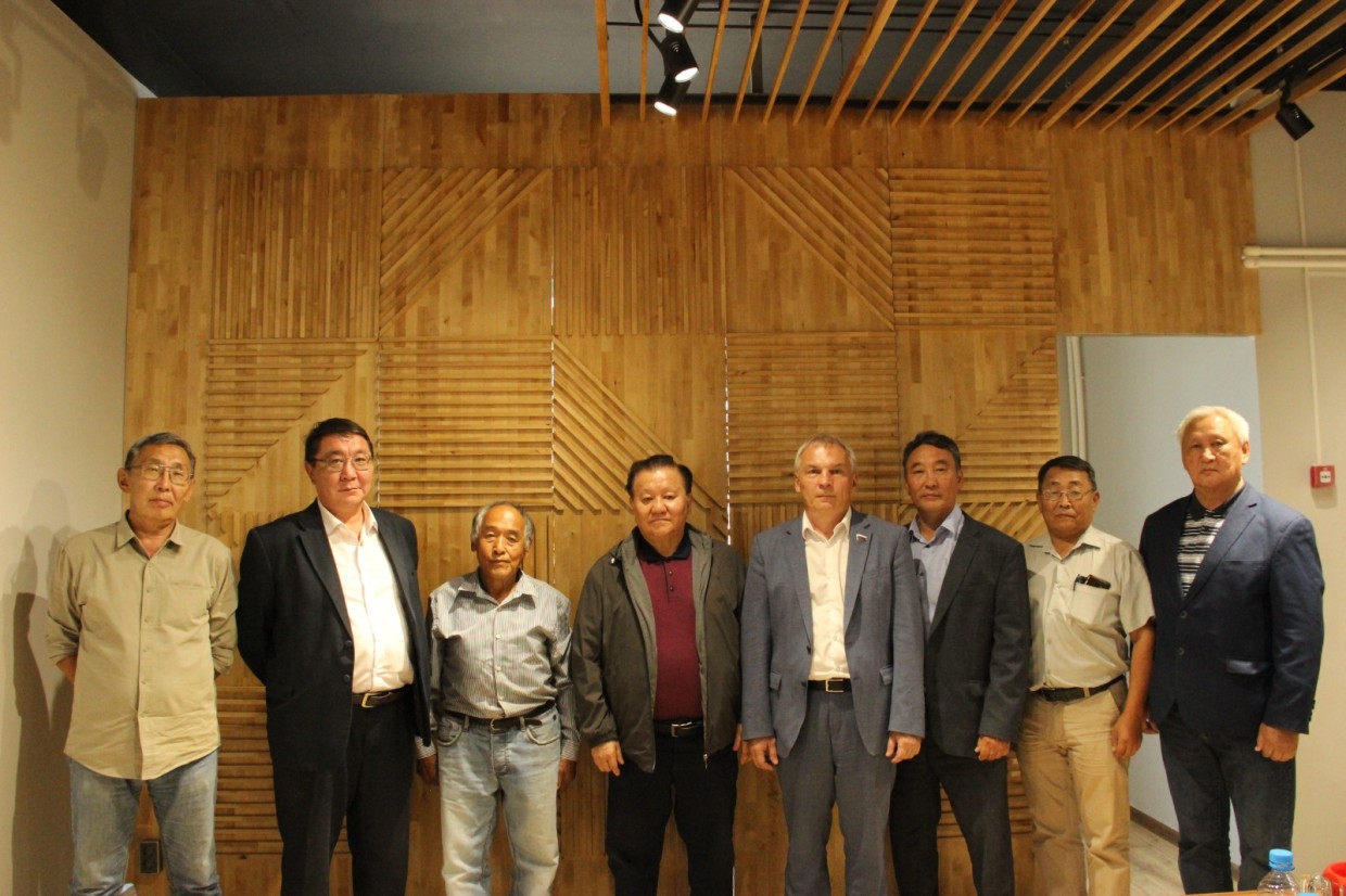 Глава Мегино-Кангаласского улуса встретился с двумя депутатами Госдумы РФ