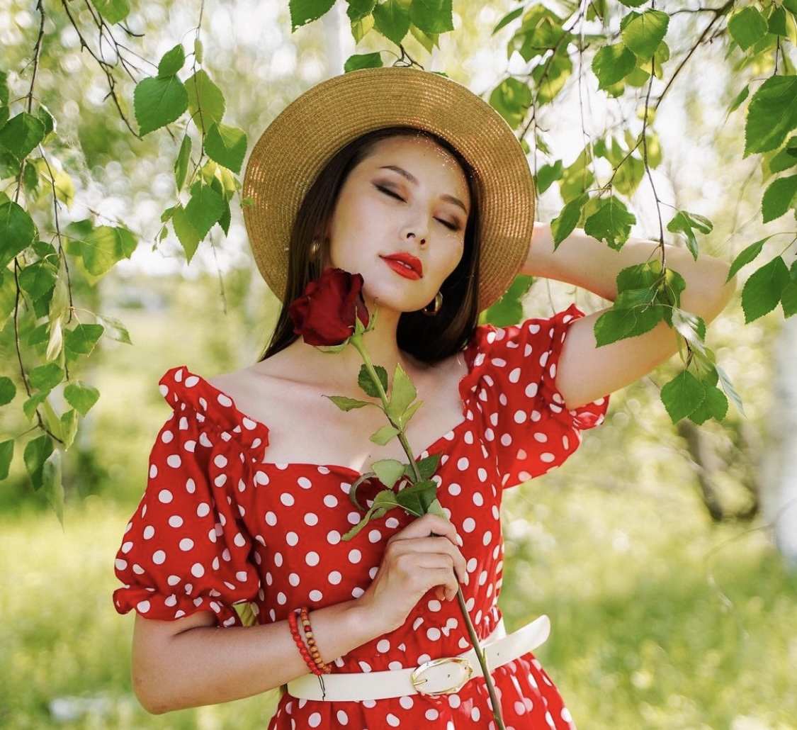 В якнете «завирусился» ролик, где девушка читает стихотворение о любви