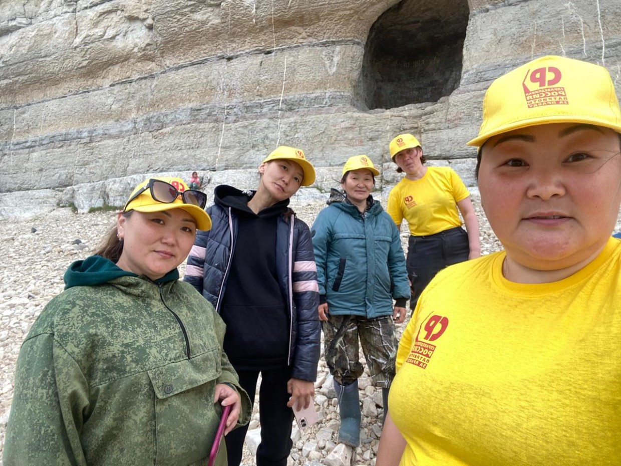 Восхождение Справедливости. На арктической скале взвилось партийное знамя