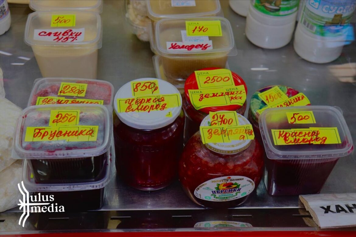 Сколько стоит земляничное варенье на Крестьянском рынке в Якутске