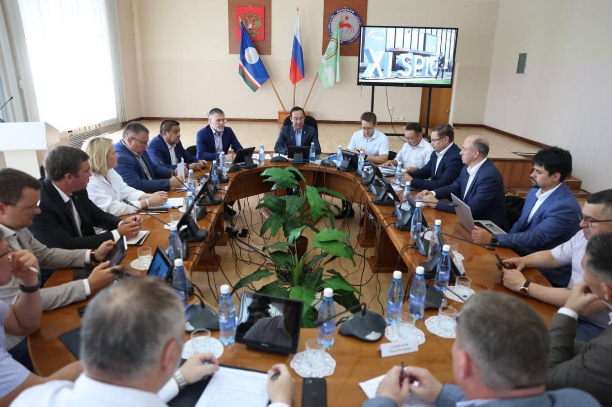 Глава Якутии встретился с руководством ЯТЭК