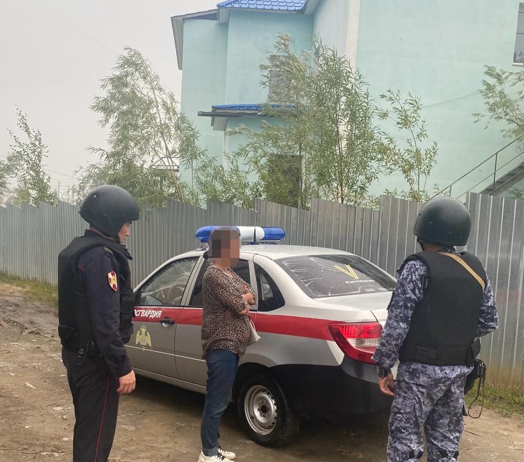 Росгвардейцы задержали жительницу села Майя по подозрению в совершении грабежа