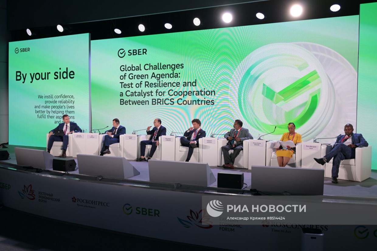 Сбер собрал на ВЭФ представителей стран БРИКС для обсуждения глобальных вызовов зелёной и устойчивой повестки