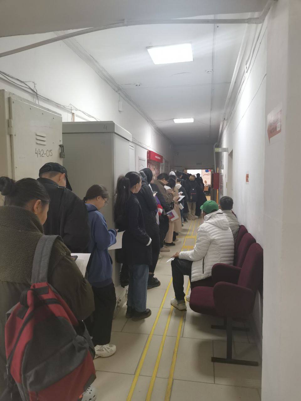 На избирательном участке, открытом в Якутском медколледже, столпотворение