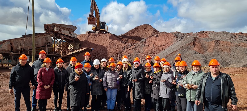 "Якутуголь" и "Якутскую рудную компанию" посетили педагоги