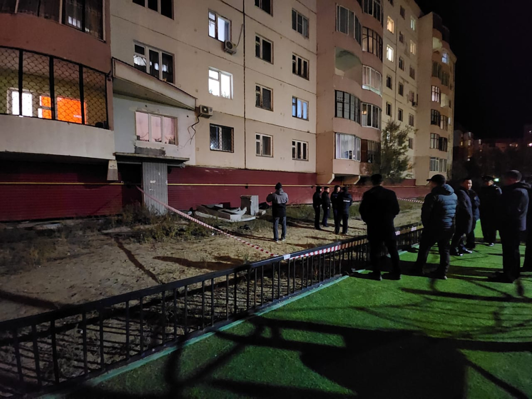 Мэрия Якутска: Детей, на которых упала плита, вытащили очевидцы