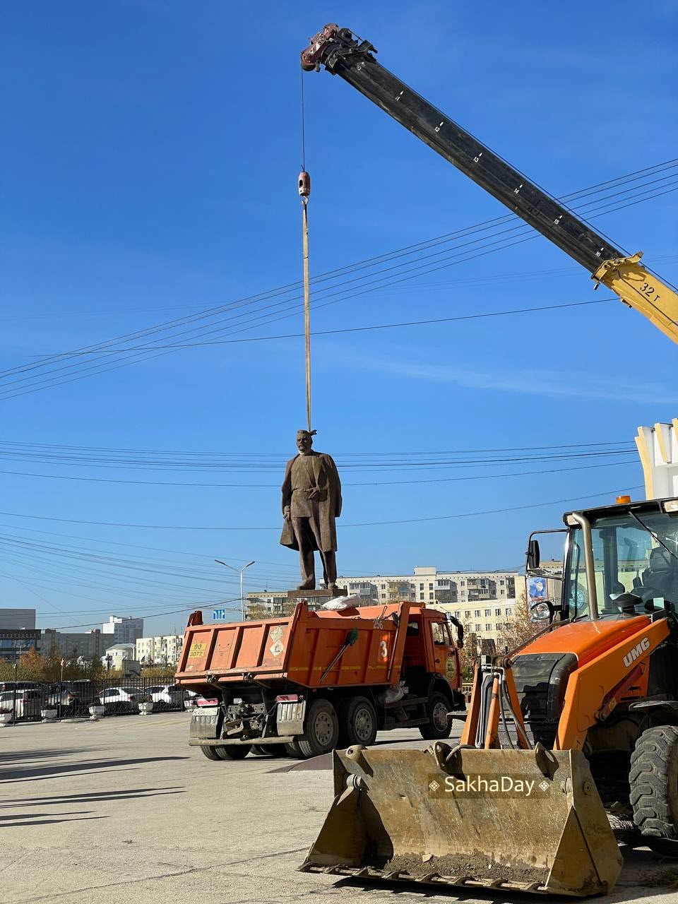 В Якутске снесли статую Петровского ради памятника руководителю Дворца пионеров Авдеевой