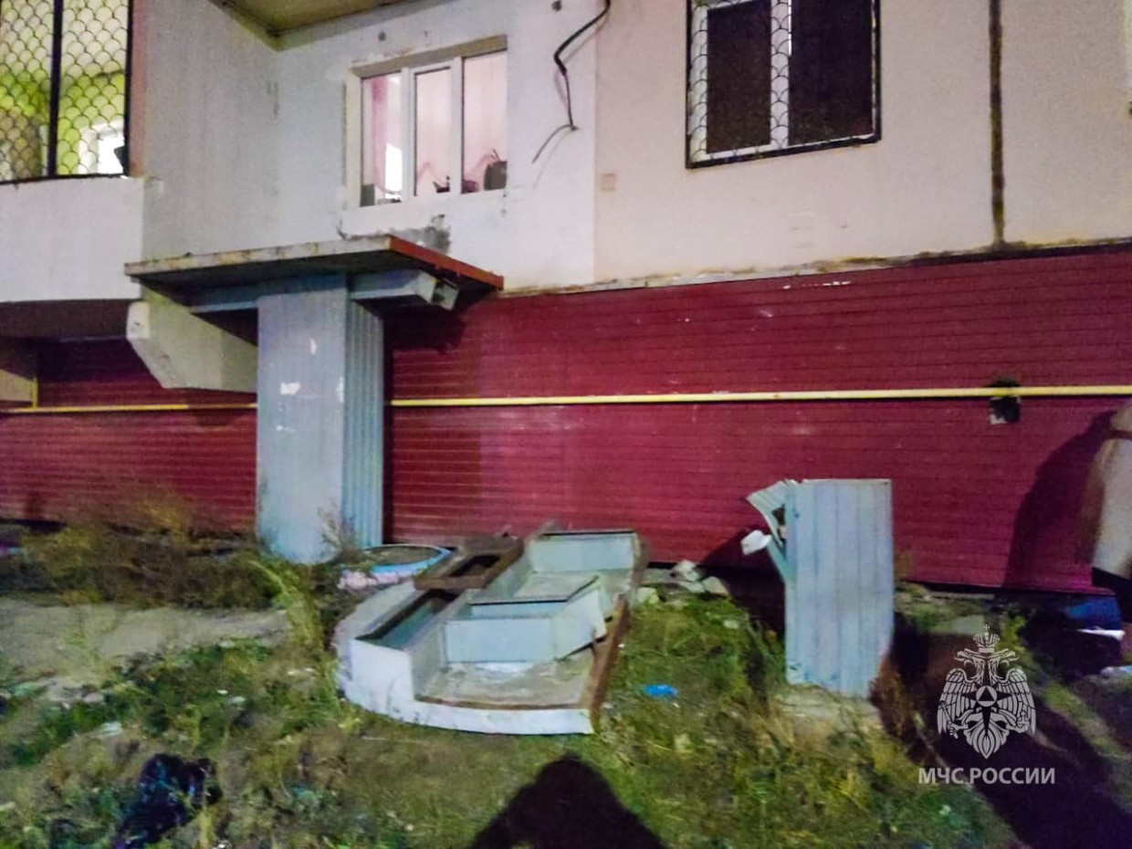 В Якутске на детей обрушилась бетонная плита. Один ребенок погиб