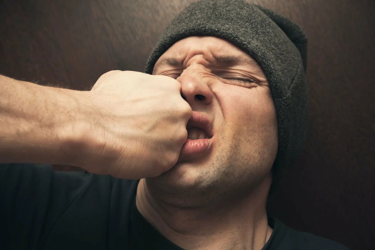 В Якутии полный тезка титулованного борца ударил неприятеля по лицу