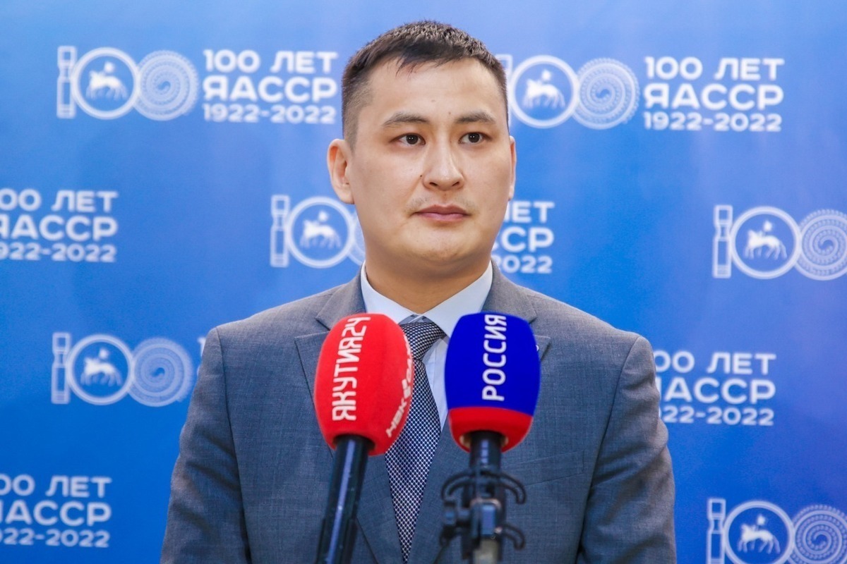 Министр, получивший выговор за фото, сменил аватар на личной странице на изображение главы Якутии