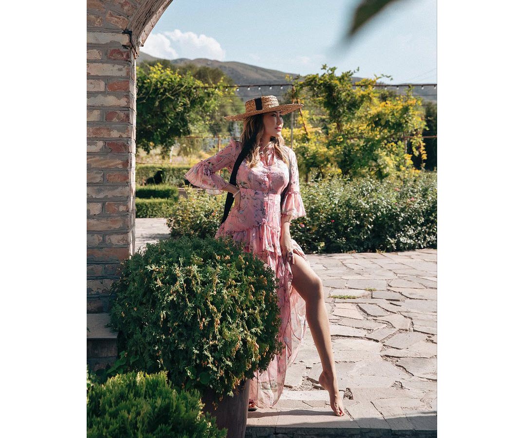 Любовь Миронова проиграла в суде в Казахстане половину квартиры экс-супругу Виктору Будищеву. Ей предстоит выплатить 17 млн рублей