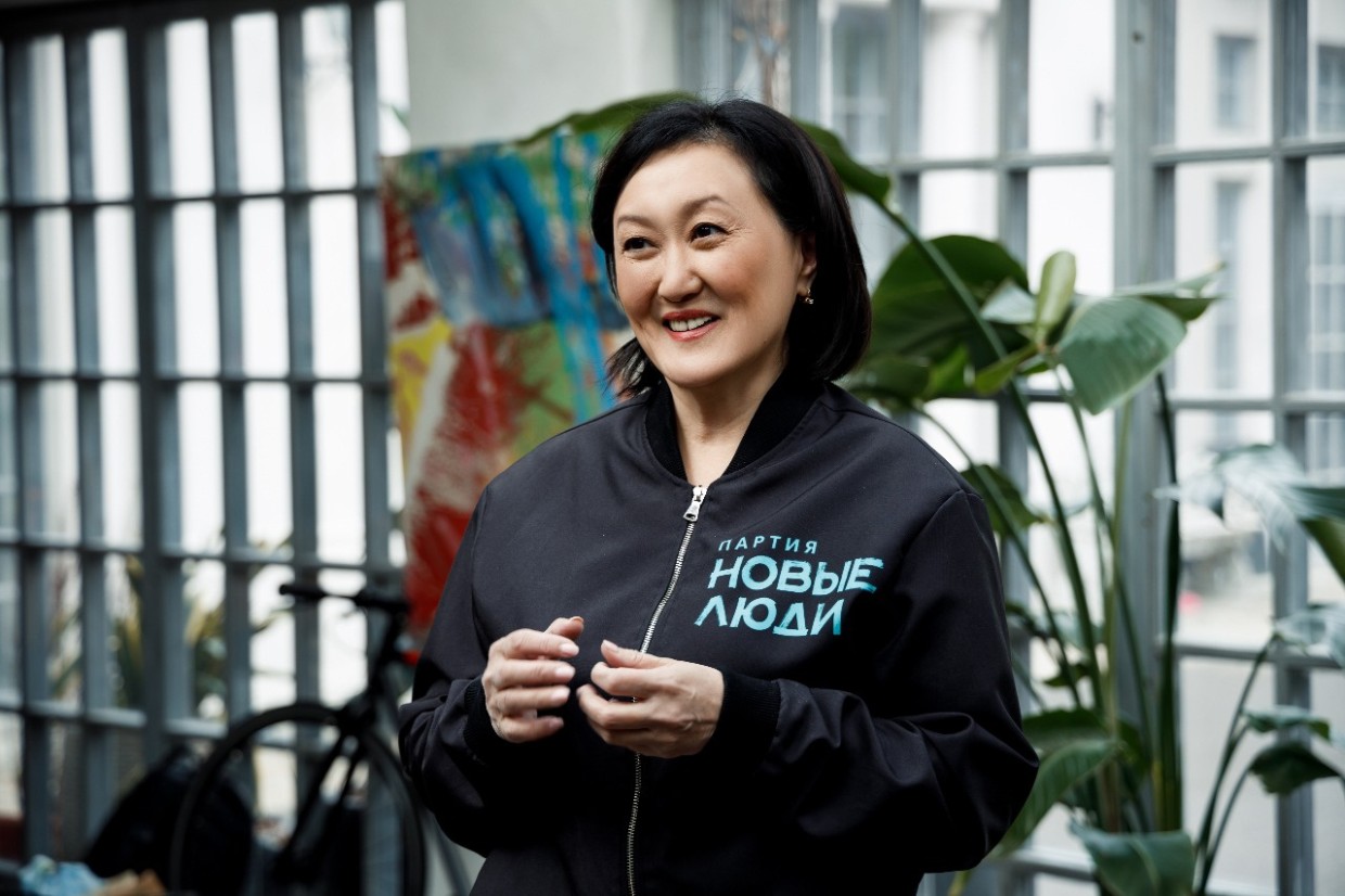 «Коммерсантъ»: госпожа Авксентьева передразнивает слоган кампании главы Якутии