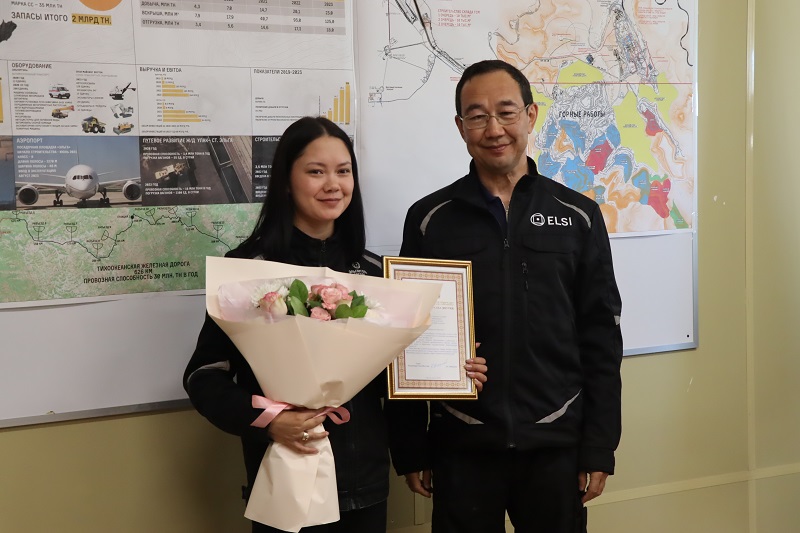 Сотрудников Эльгинского угольного комплекса поздравили с профессиональным праздником