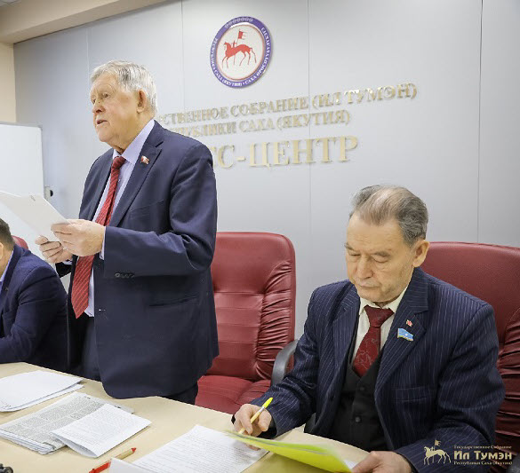 Коммунист Иннокентий Романов пояснил, что не хотел «отмазывать» Савву: «Если бы он получил мандат, то подмочил бы репутацию»