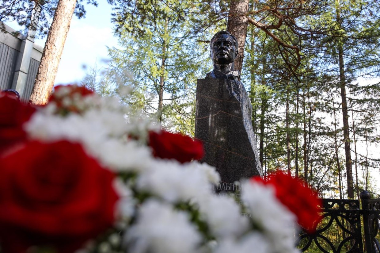 Руководство компании ООО "Эльгауголь" почтило память всех тружеников угольной отрасли