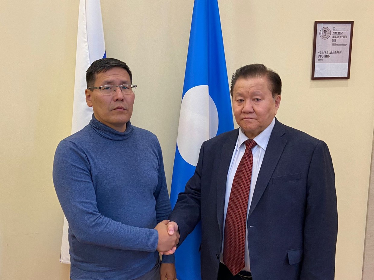 Федот ТУМУСОВ и Айыл ДЬУЛУРХА обсудили вопросы помощи участникам СВО