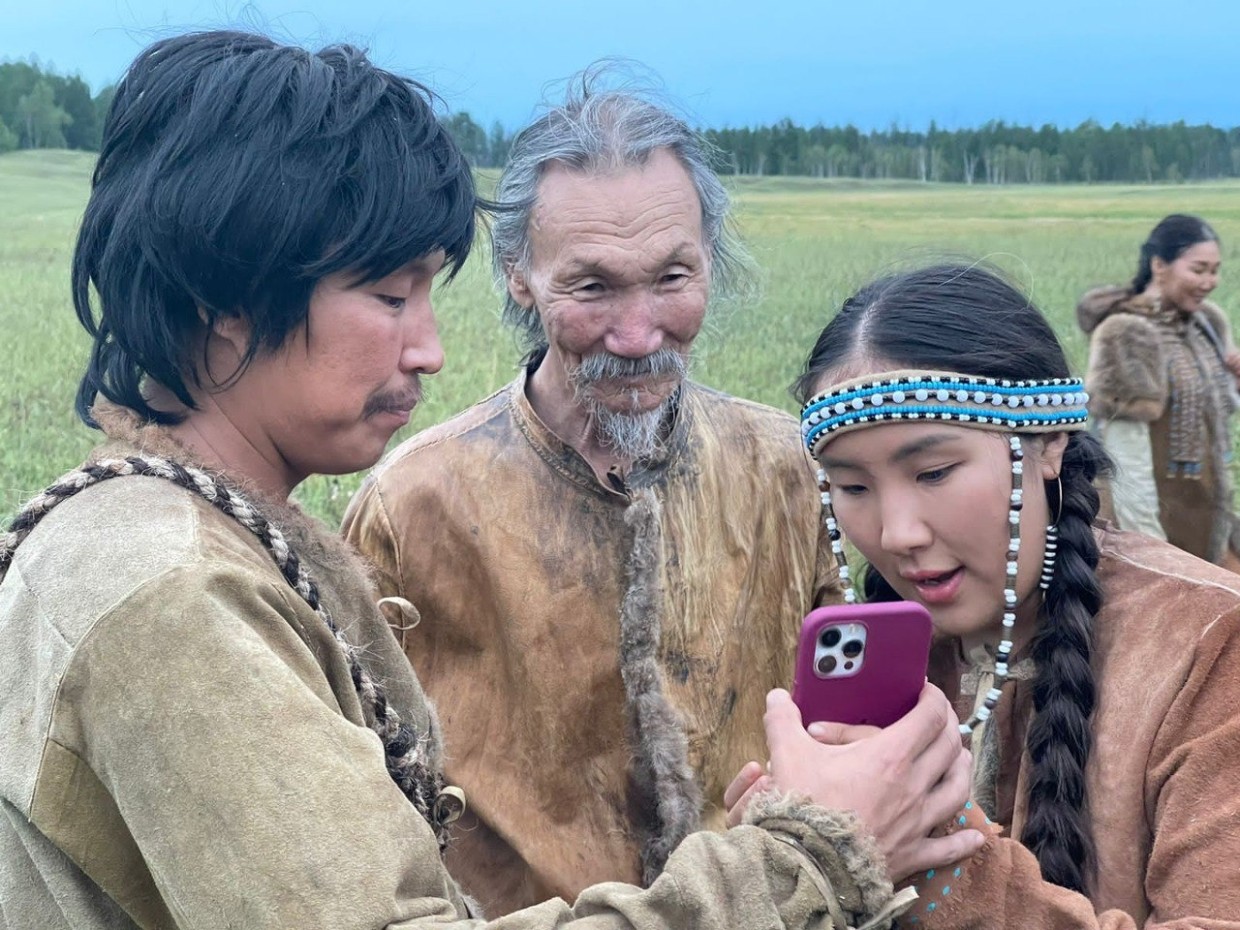 «Без поддержки фонда «Синет Сахавуд» мы бы не сняли картины  «Бэйбэрикээн-2» и «Лоокуут и Ньургуһун»