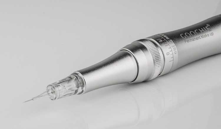 Женщина после татуажа бровей заболела невралгией