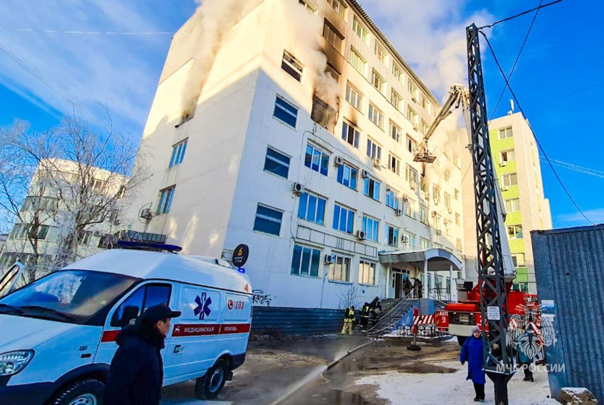 В пожаре в центре Якутска погиб человек