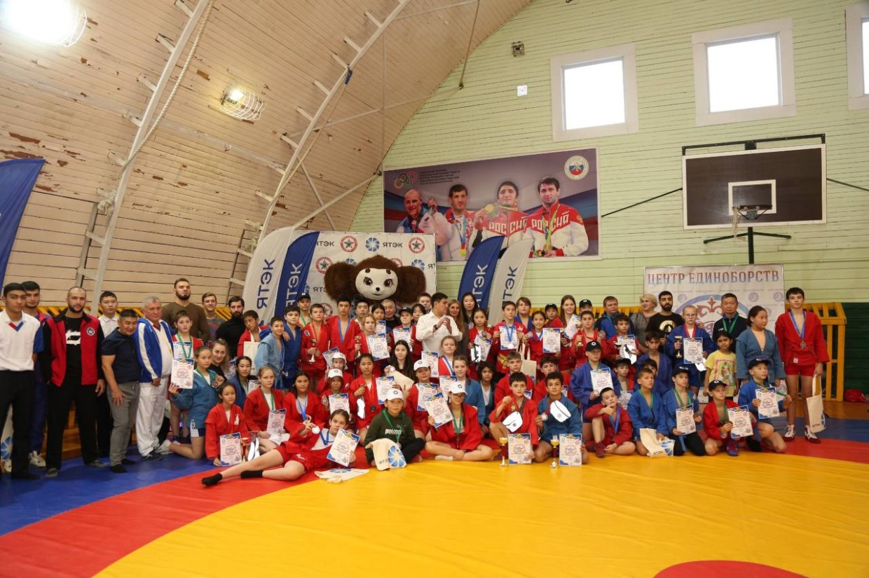 ЯТЭК выступила генеральным партнёром первенства по самбо в Якутске