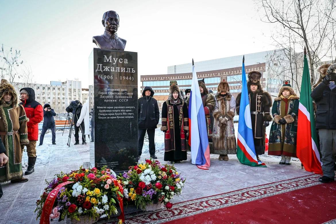 В Якутске открыли Казанский сквер и памятник поэту Мусе Джалилю