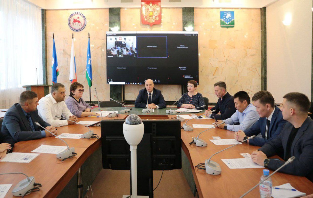 "Пусть сначала поработает":  Депутаты Мирнинского улуса назначили своему спикеру содержание в более 11 млн руб