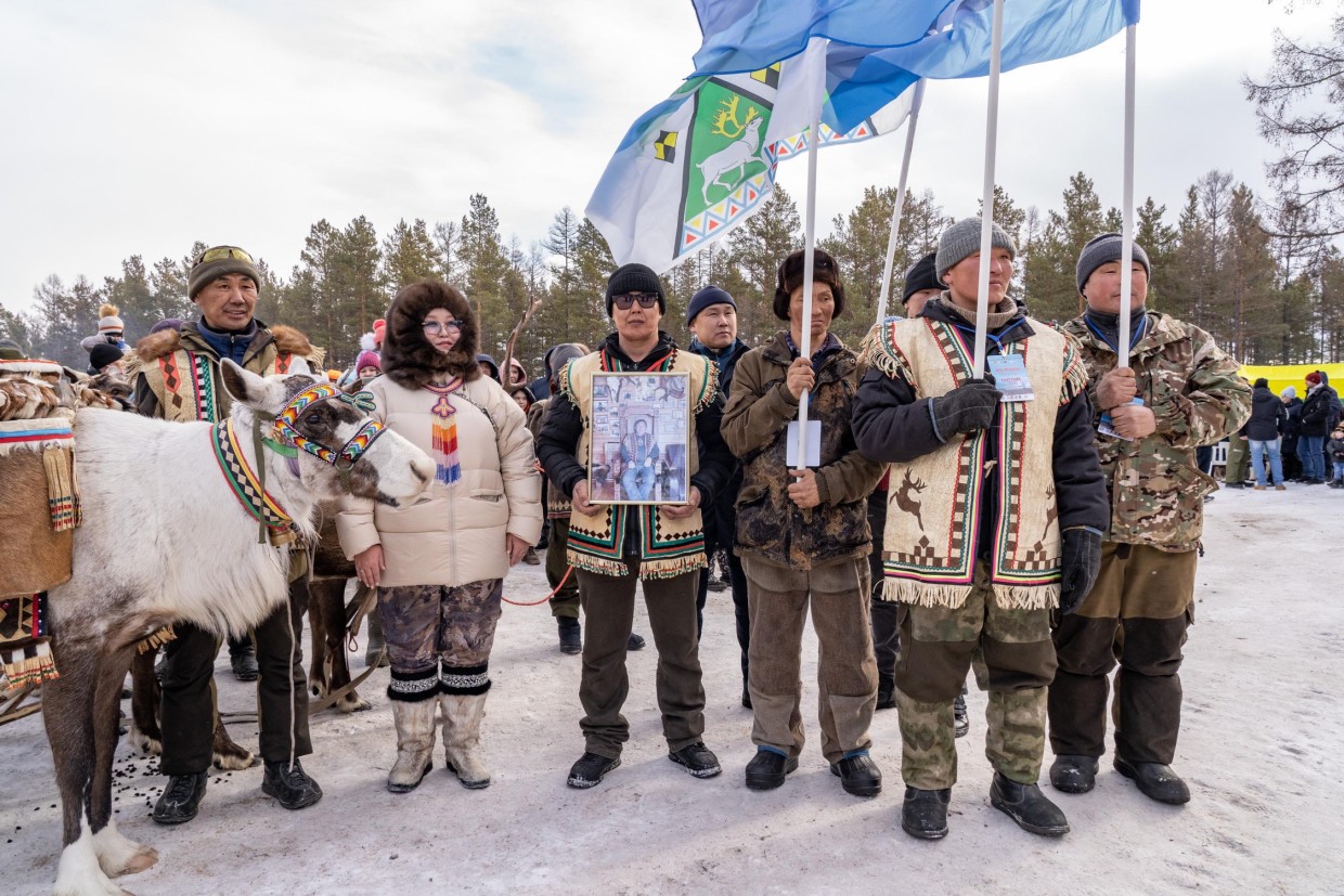 "Из-за интенсивной добычи гибнет рыба, проводится рубка леса, сокращается ареал обитания оленей" - тянцы повторно обратились к властям Якутии