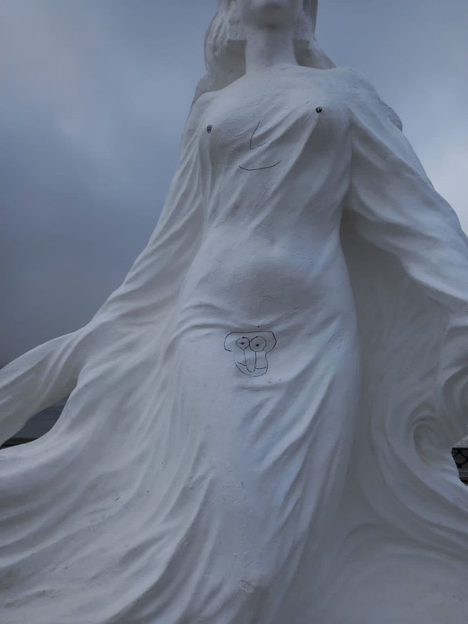 Фотофакт: Самую красивую статую в Якутии опять изрисовали