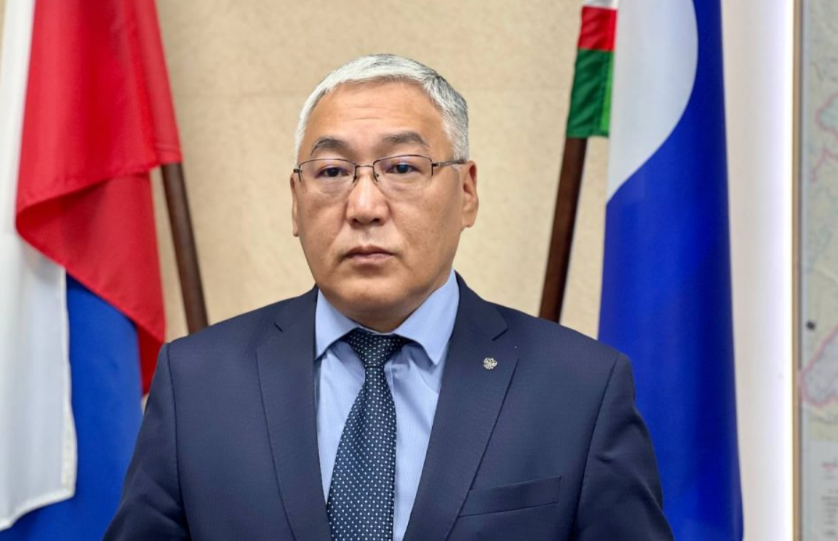 Глава нового министерства Якутии ответил на вопрос о росте цен на бензин в стиле мема «Спасибо, Кэп!»