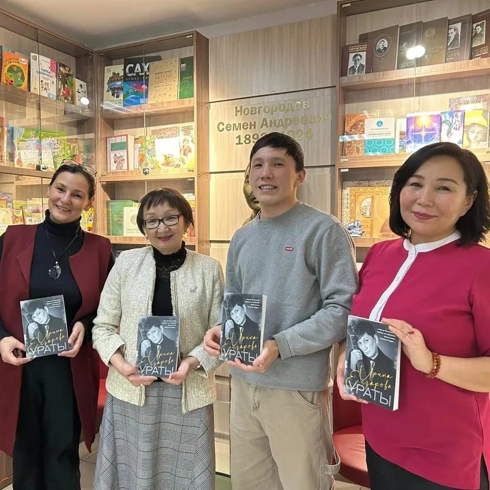 Друзья  певицы Ирины Елизаровой представили книгу воспоминаний