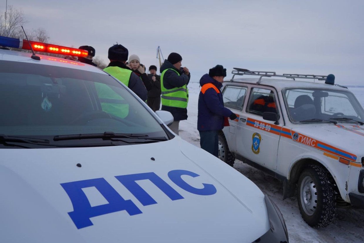 На переправе Нижний Бестях-Якутск утонули два автомобиля