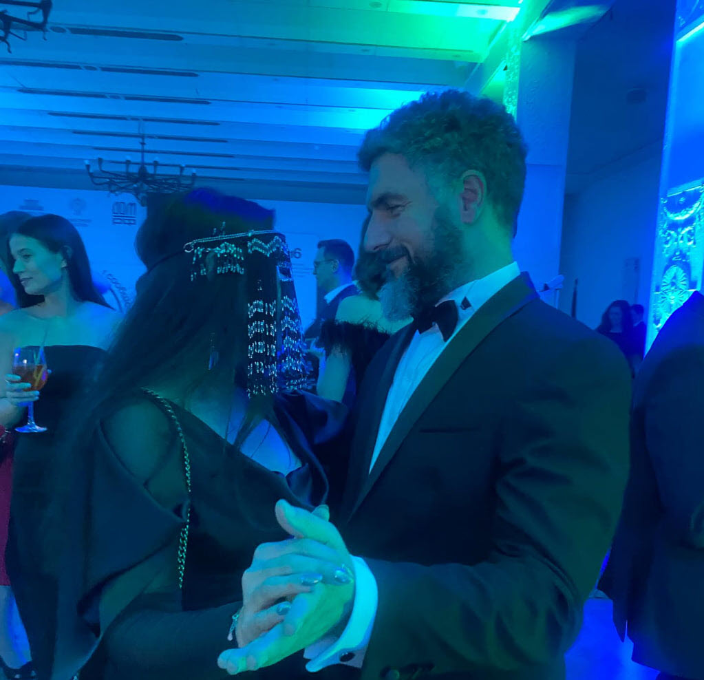 Якутская художница предложила носить маску не только женщинам, но и мужчинам: «В нашей культуре это защита от сглаза»