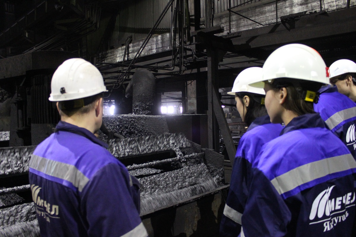 «Якутуголь» организовал платную практику для студентов