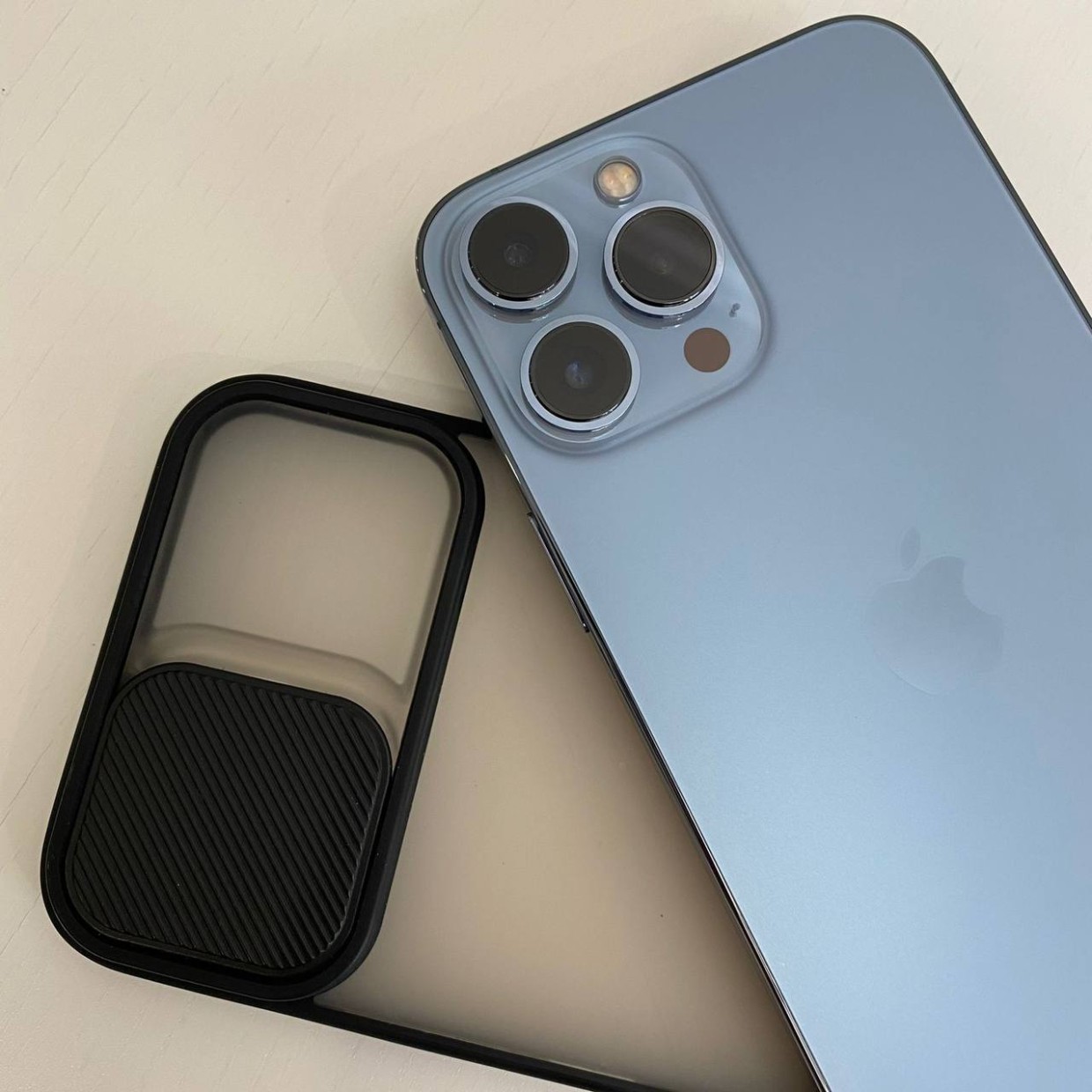 В Якутске милая подозреваемая в мошенничестве оставила без айфона 16-летнего подростка