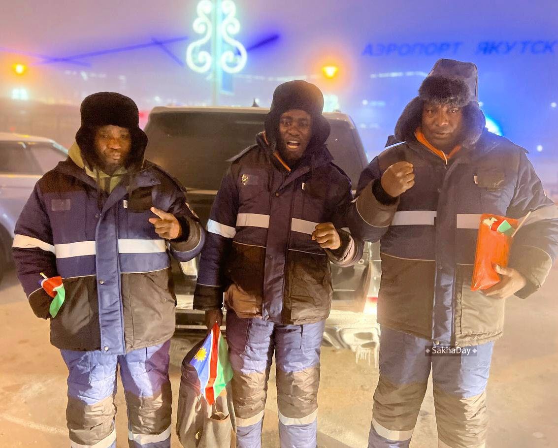 Фотофакт: Африканских спортсменов спецовки рабочих мэрии защитят от якутских морозов