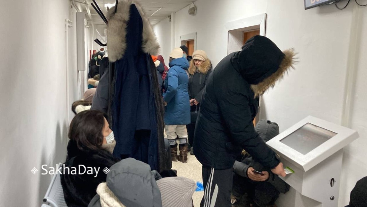 «В коридоре не теплее, чем на улице»: В Якутске кабинет неотложной помощи поликлиники №1 не справляются с нагрузкой