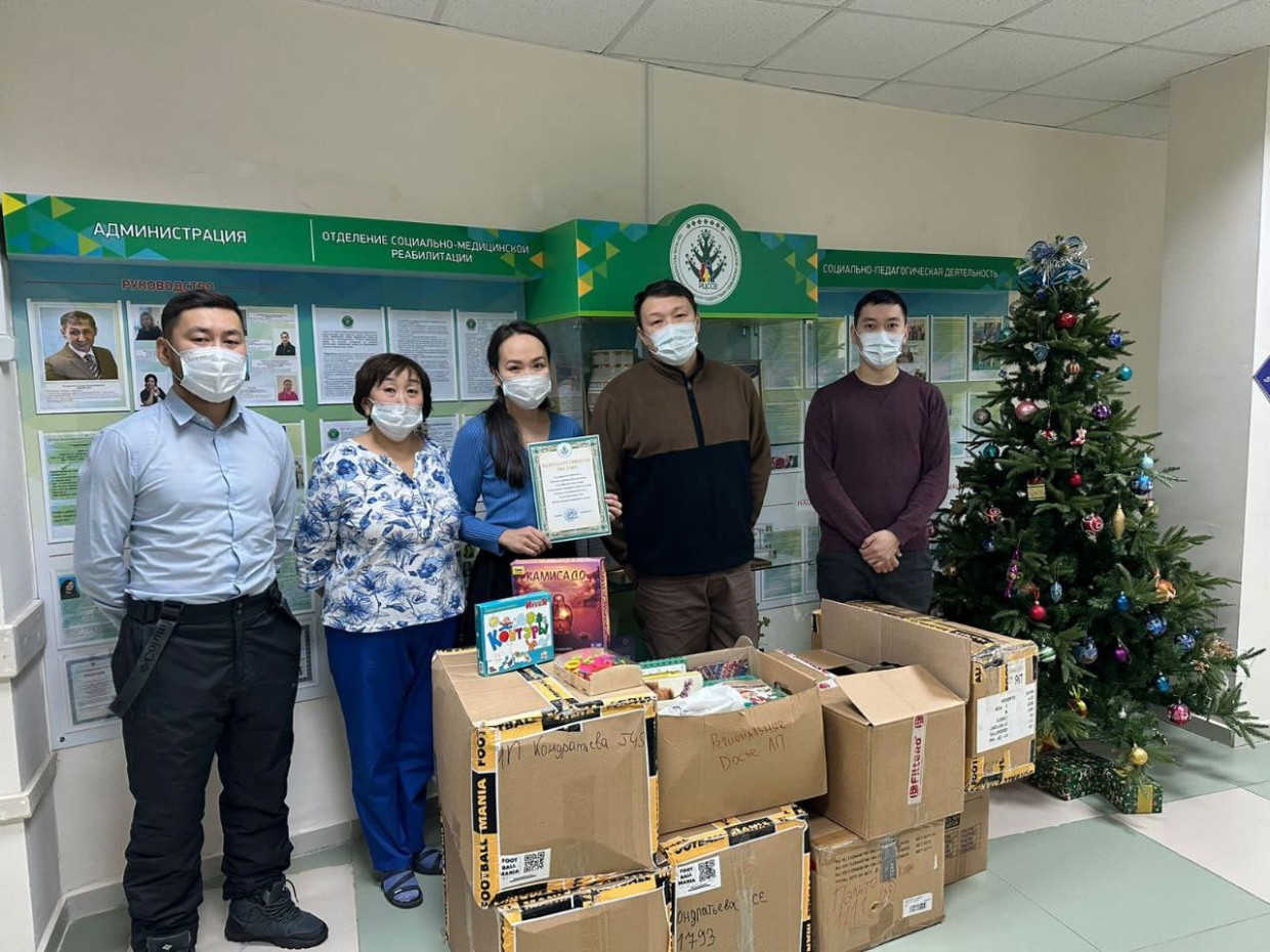 Игрушки для Дома малютки. Коллектив группы компаний "РИК" провел благотворительную акцию