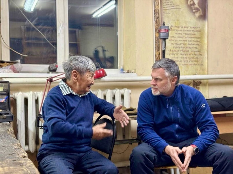 Премьер Якутии сфотографировался с Мандаром Уусом. Ему стали прочить пост Ил Дархана