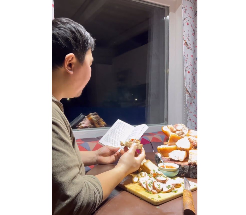 «Всем не угодишь!». Подписчиков Панды Саха удивило видео о приготовлении свинины