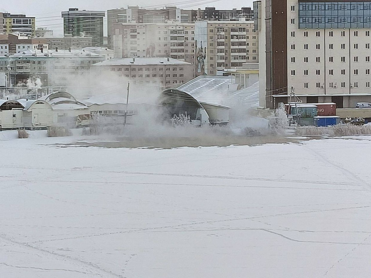 В озеро Сайсары Якутска стекала предположительно канализация из спорткомплекса «Триумф»