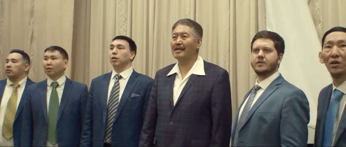 Руководители школ Якутска представили клип, стилизованный под советское время (видео)