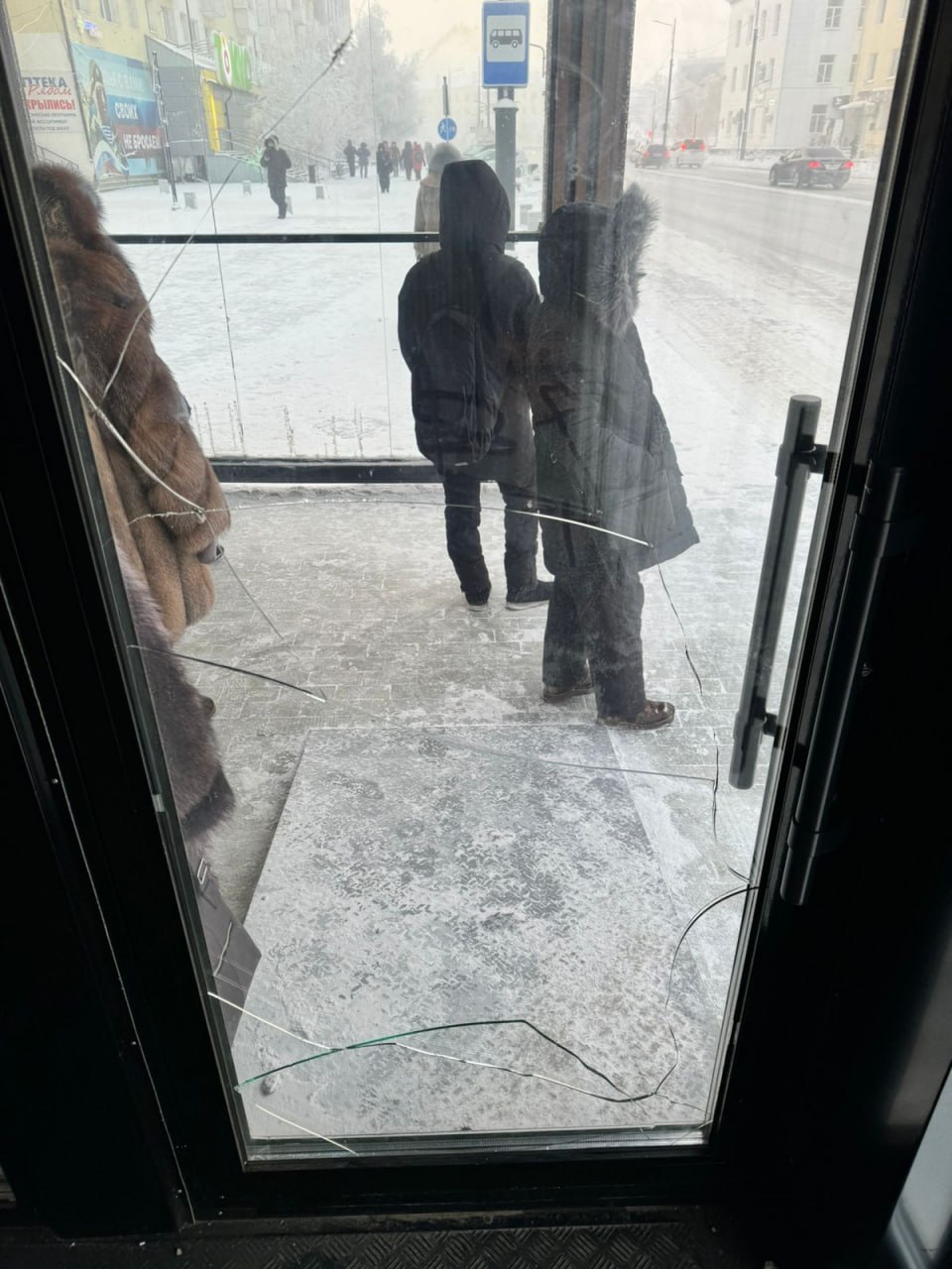 В Якутске три остановки закрыты из-за вандалов