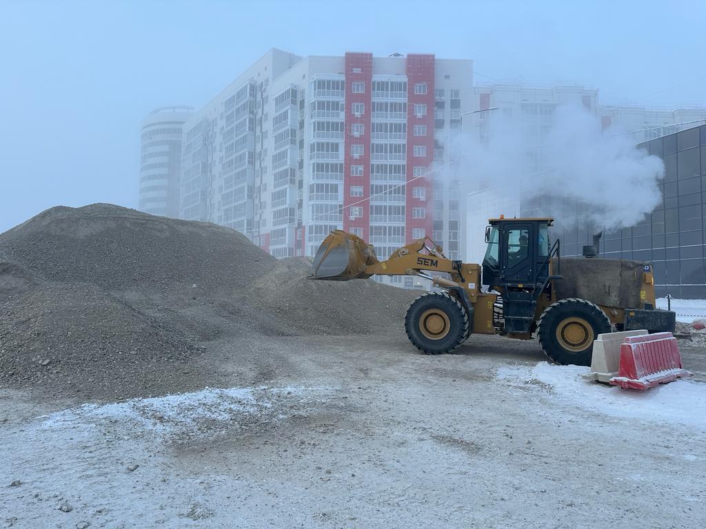 Фотофакт: В 203 микрорайоне Якутска готовятся к строительству дороги к причалу судов