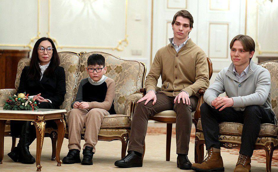 На встречу с Владимиром Путиным была приглашена семья погибшего Героя России Дмитрия Егорова из Сунтарского улуса