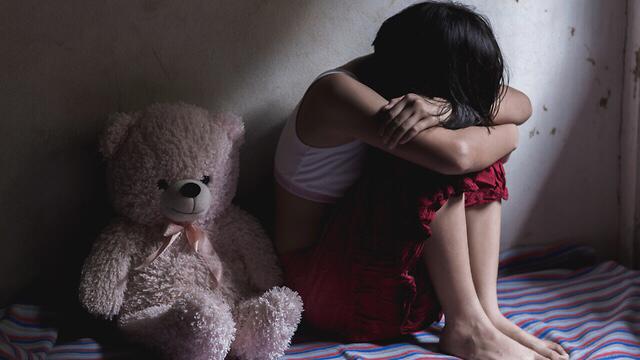 Якутянка сообщила в форуме о насилии отчима над ней и ее малолетней дочерью: «Мы всю жизнь живем за его счет»