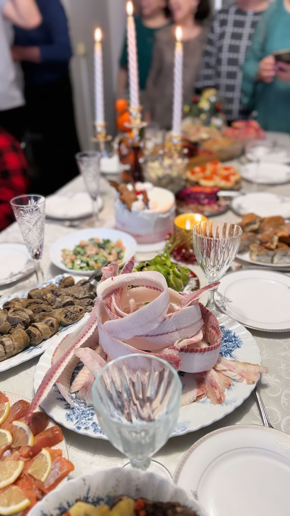 Что было на новогоднем столе у якутян: жареные пирожки, строганина, икра и манты