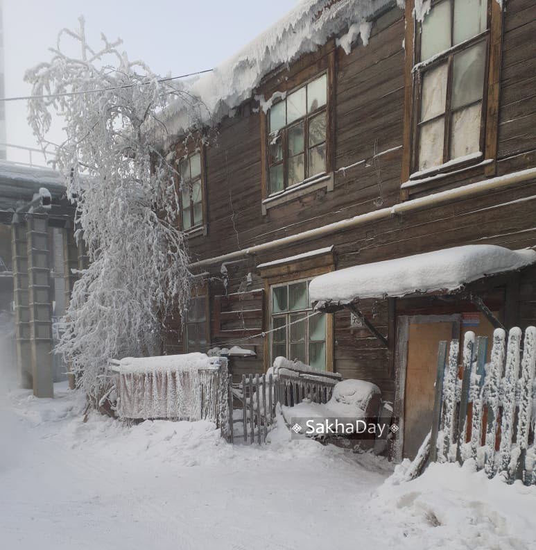 Жильцы аварийного дома в Якутске: «Мы не хотим умирать под завалами!»