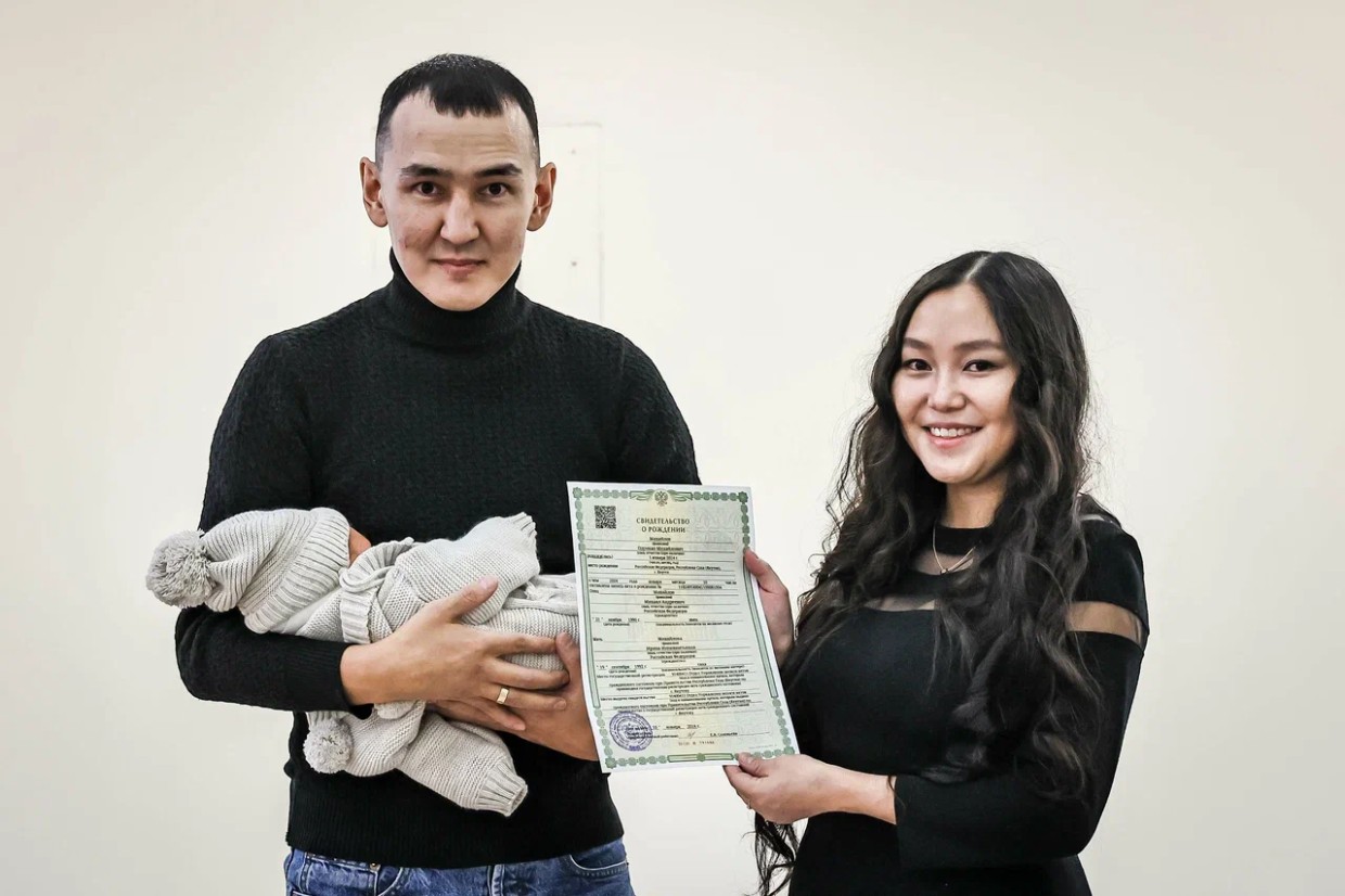 «Уже думаем о втором ребенке, хотим девочку». Родители мальчика с редким именем Одунхан дали первое интервью журналистам