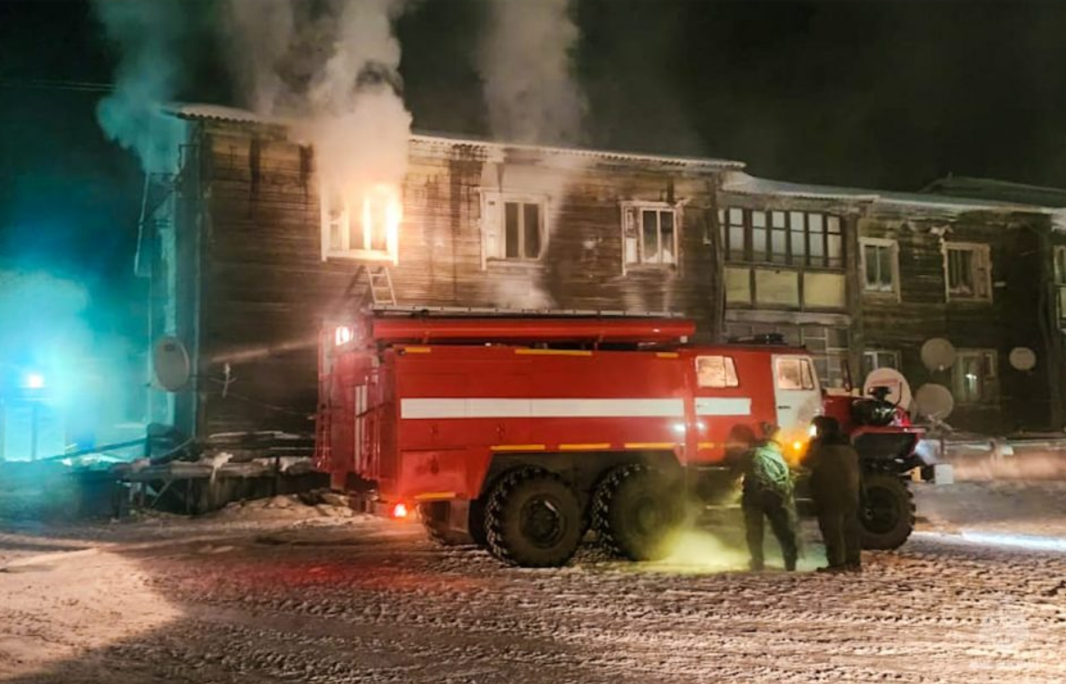 В Якутии пять человек пострадали при пожаре в многоквартирном доме